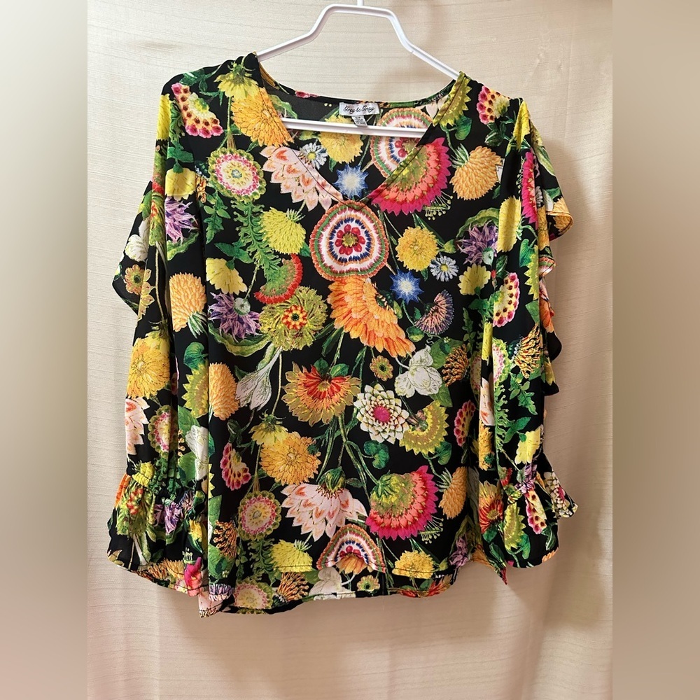Grey & Gray BOGO Black Floral Ruffle Sleeve Blouse Women’s Small Petite ⚫️